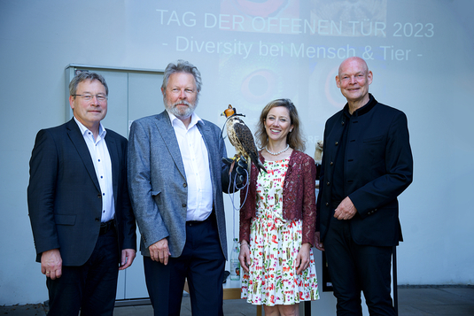 LMU Diversity bei Mensch & Tier - Vogelklinik Tag der offenen Tür 2023 - Gruppenbild